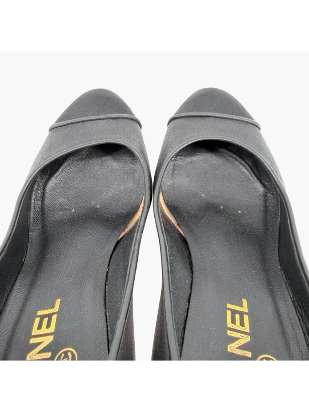 Chanel CC Cap Toe Pumps Heels Black Leather Size 38 US 7-7.5 Women’s
